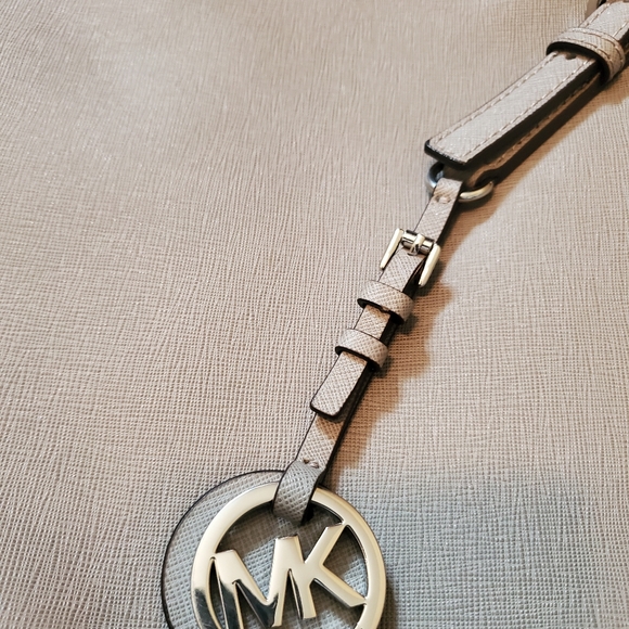 Large Michael Kors Purse - Picture 7 of 15